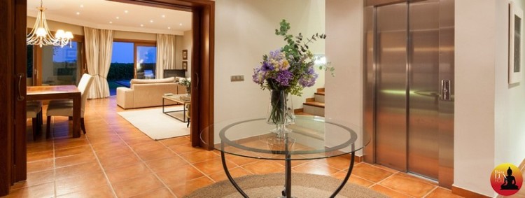Roger_VillaSlider-2-1140x430
