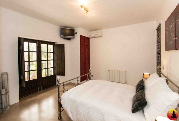 bedroom1c