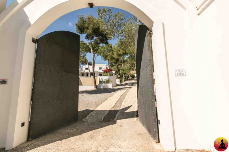 gate