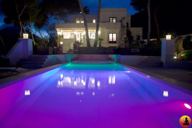 poolbynight