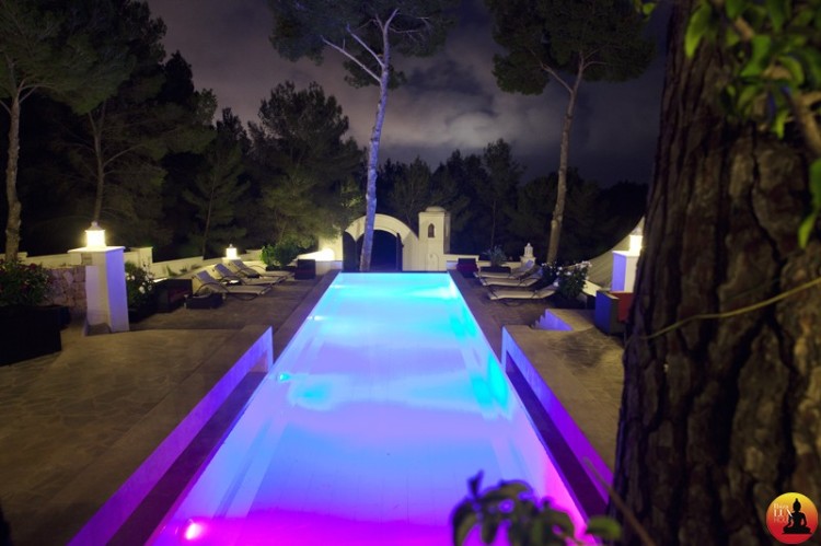 poolbynight2